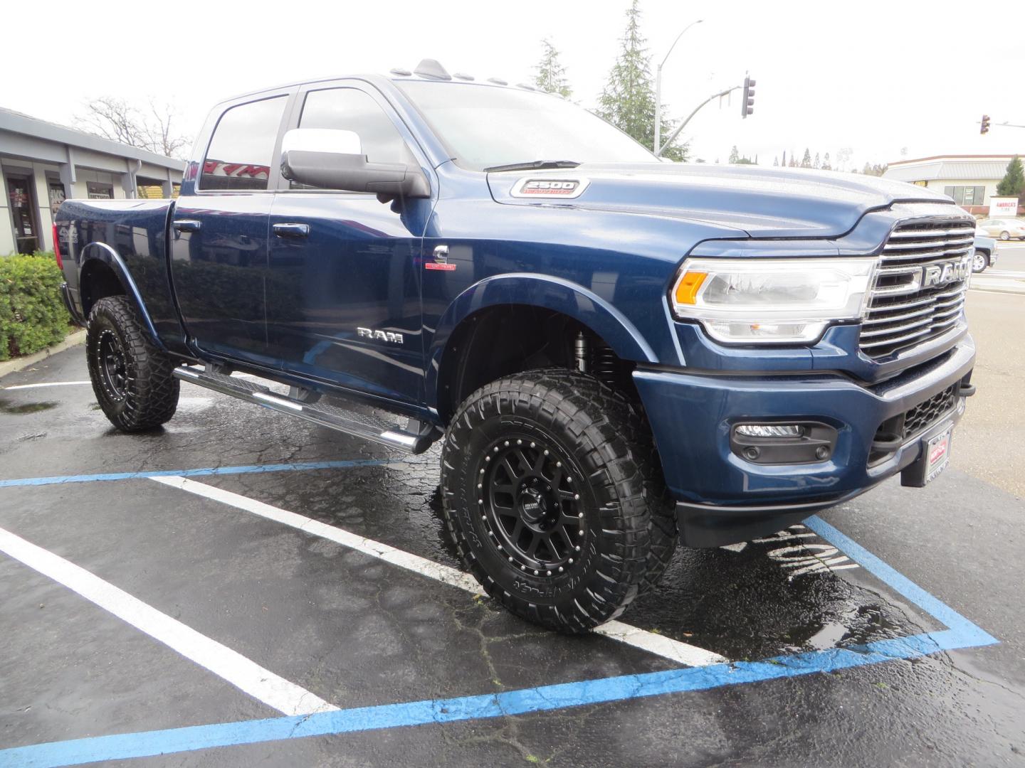 2022 BLUE /BLACK RAM 2500 LARAMIE (3C6UR5FL0NG) with an 6.7L L6 OHV 24V TURBO DIESEL engine, automatic transmission, located at 2630 Grass Valley Highway, Auburn, CA, 95603, (530) 508-5100, 38.937893, -121.095482 - CLEAN AND WELL EQUIPPED LARAMIE CREW CAB DIESEL. NEW 3" SUSPENSION KIT WITH FOX SHOCKS, 37" RIDGE GRAPPLERS & 18" METHODS - Photo#2